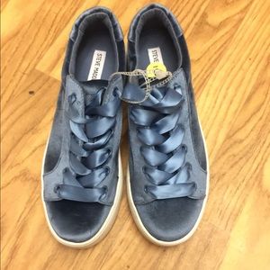 Steve Madden blue shoes Size 8.5